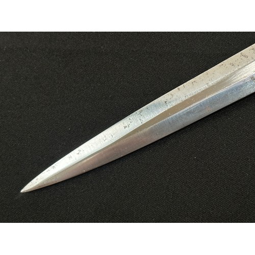 2250 - WW2 Third Reich Heer Officers Dienstdolch dagger with double edged blade 252mm in length. No makers ... 