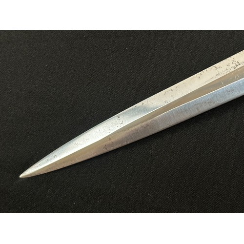 2250 - WW2 Third Reich Heer Officers Dienstdolch dagger with double edged blade 252mm in length. No makers ... 