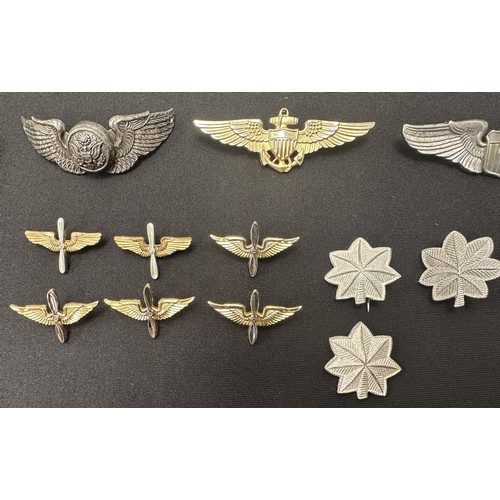 2290 - A collection of mixed US and British badges and insignia. Includes US wings and USN and Army rings. ... 