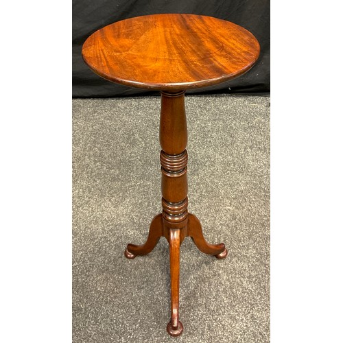 86 - A 19th century Mahogany lamp table, circular top, turned column, tripod feet, 70cm high, 33cm diamet... 