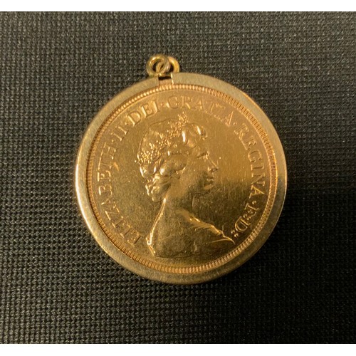 375 - An Elizabeth II sovereign, 9ct pendant mount, 1976, London mint, 9.2g gross