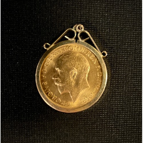 386 - A George V sovereign, 9ct pendant mount, 1914, London mint, 9.6g gross