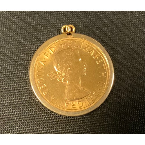 387 - An Elizabeth II sovereign, 9ct pendant mount, 1966, London mint, 9.1g gross