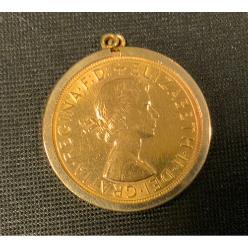 390 - An Elizabeth II sovereign, 9ct pendant mount, 1966, London mint, 9.1g gross