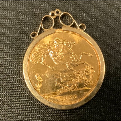 393 - An Elizabeth II sovereign, 9ct pendant mount, 1964, London mint, 9.2g gross