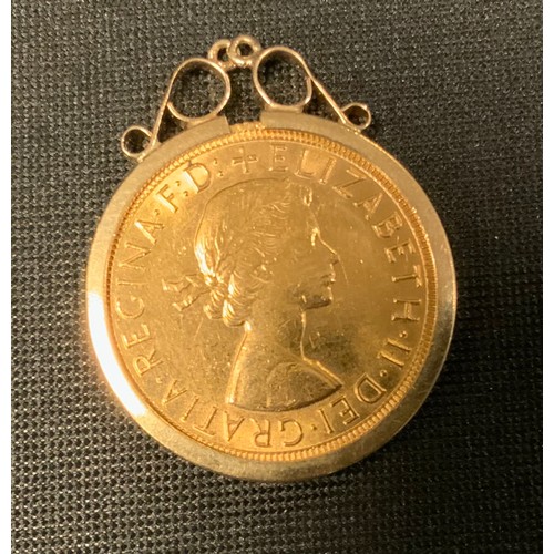 393 - An Elizabeth II sovereign, 9ct pendant mount, 1964, London mint, 9.2g gross