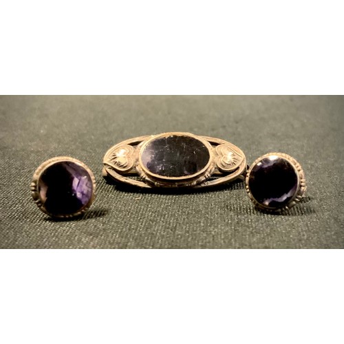 415 - A silver and blue john oval brooch; a pair of silver and blue john circular stud earrings (3)