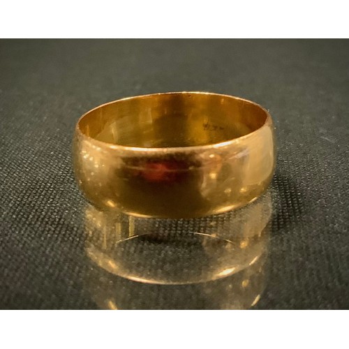 440 - A 22ct gold wedding band, size p, 5.2g