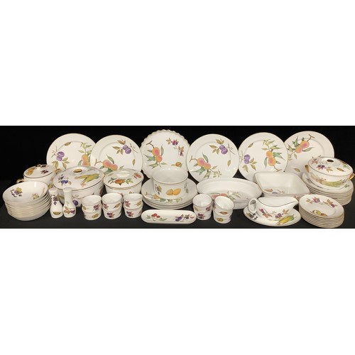 95 - A quantity of Royal Worcester Evesham pattern tableware including dinner plates, dessert bowls, sala... 