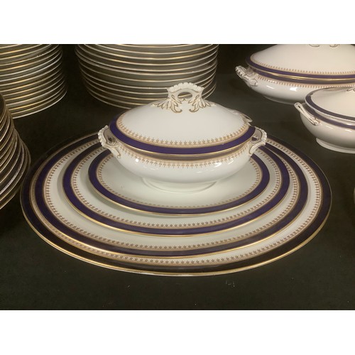 291 - A comprehensive Royal Worcester Cobalt dinner service, comprising tureens, vegetable dishes, dinner ... 