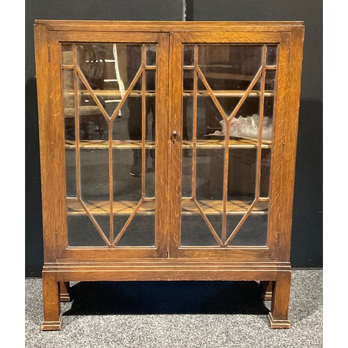 111 - An Art Deco oak bookcase, 114.5cm high, 94cm wide, 29cm deep, c.1940