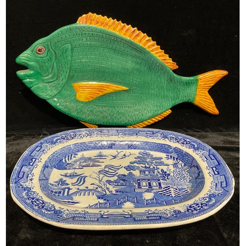 350 - A large Majolica fish platter; a blue and white dish (2)