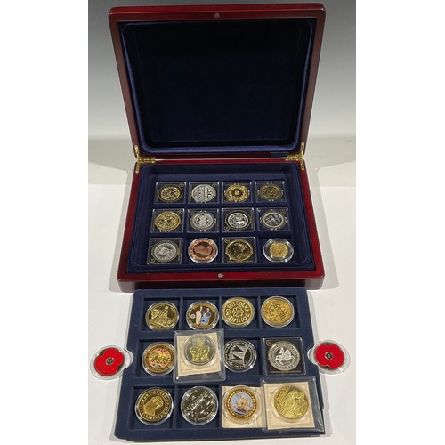 386 - A boxed collection of British coin replicas; two Jersey £5 coins