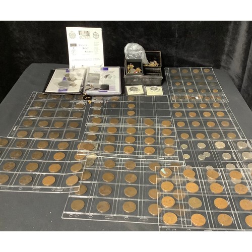 402 - Coins - a collection of coins, including a 1920 half Crown; a 1933 one florin; six pences; farthings... 