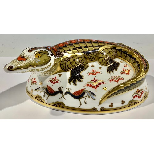 25 - A Royal Crown Derby paperweight, Crocodile, exclusive gold signature edition, gold stopper, 16cm wid... 