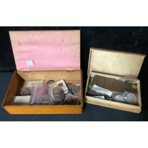 449 - UK and foreign base metal coins – Confectionery box containing an accumulation of base metal UK and ... 