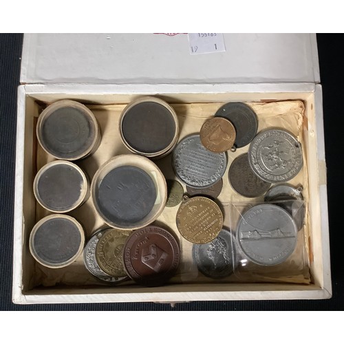 451 - British medallions – Pytchley Straw box containing a number of mainly British base metal medallions,... 