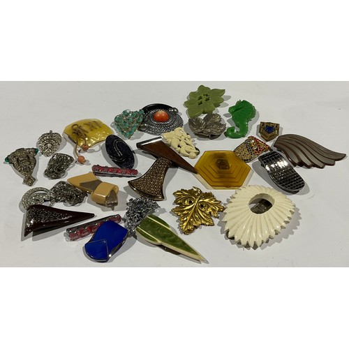 454 - A collection of Art Deco and other hair clips and slides