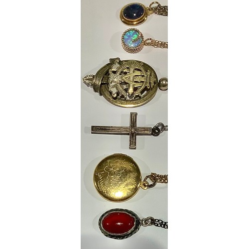 492 - Victorian and later pendant necklaces (6)