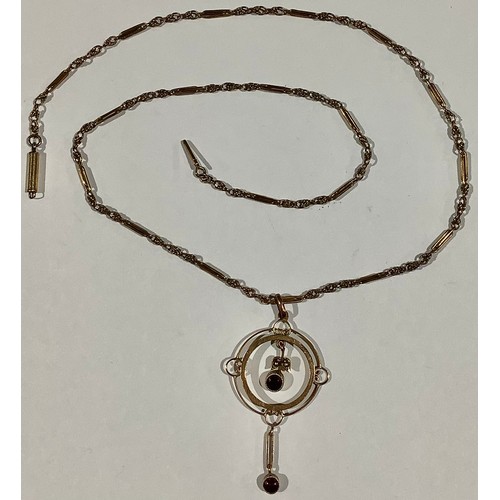 518 - An Edwardian 9ct gold pendant necklace, set with garnets and seed pearls, 6.4g gross