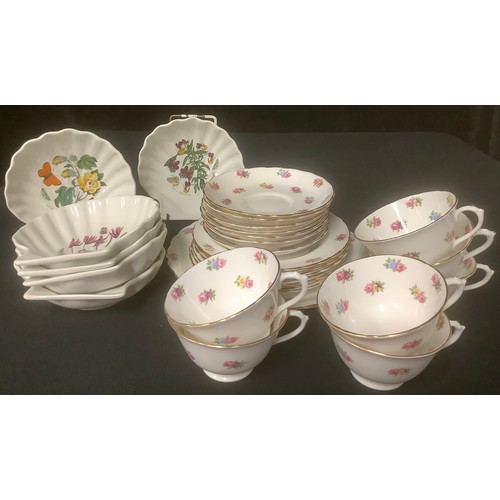 552 - A Tuscan part tea set for seven, comprising tea cups, saucers, cake plates and serving plate; six Po... 