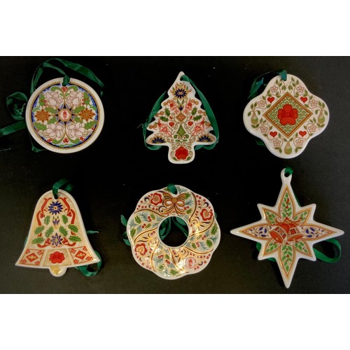 31 - A set of six Royal Crown Derby ceramic Christmas tree ornaments (6)