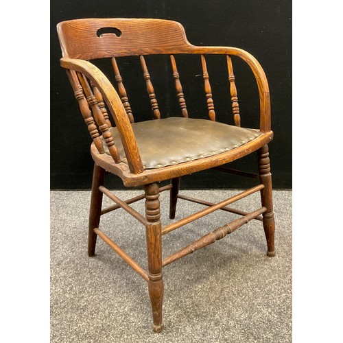 101 - An early 20th century oak bentwood armchair, spindle back, leather seat, turned stretchers and legs,... 