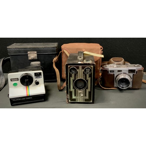 388 - Cameras - a 1960s Hamimex C35 35mm camera, serial no 21194;  Kodak six-16 box camera etc