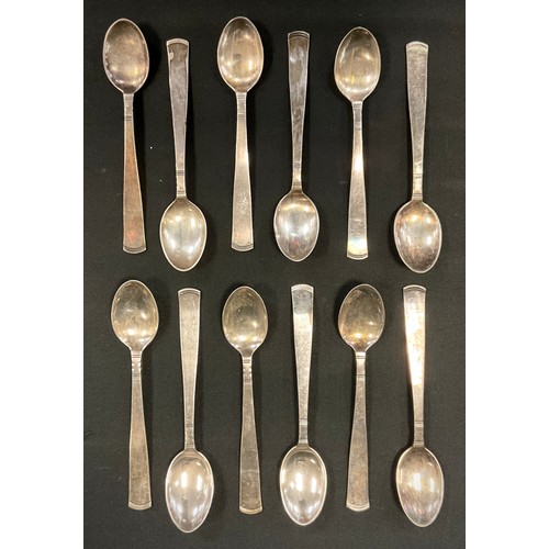 406 - A set of twelve Swedish silver teaspoons, probably Guldsmedsaktiebolaget, Stockholm 1968, 5.85ozt (1... 