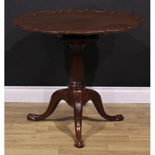 1256 - A 19th century mahogany tripod occasional table, pie-crust top, reeded spreading cylindrical column,... 