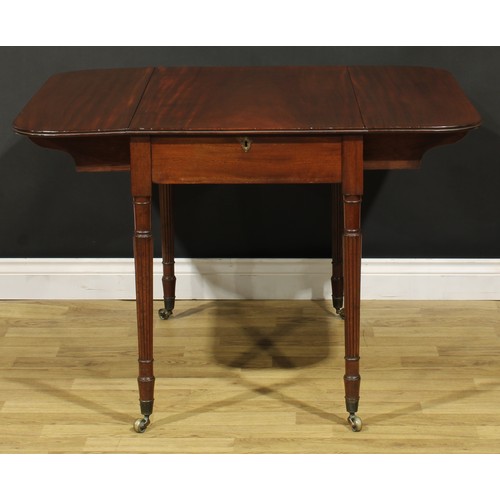 1250 - A 19th century mahogany Pembroke table, in the manner of Gillows of Lancaster and London, rounded re... 