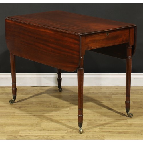 1250 - A 19th century mahogany Pembroke table, in the manner of Gillows of Lancaster and London, rounded re... 