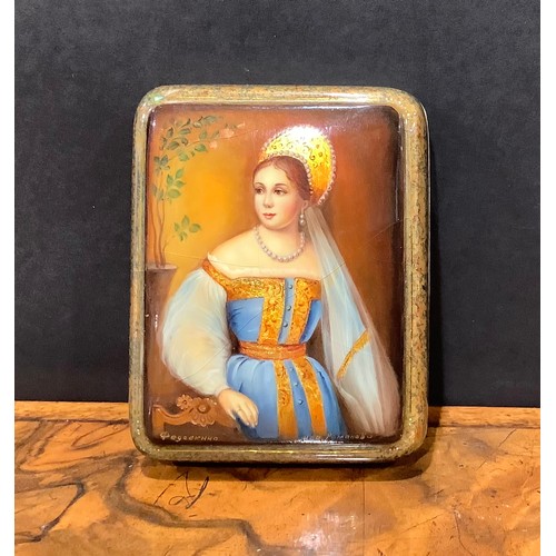 2185 - A Russian lacquer rounded rectangular box, painted by Romanova (Fedoskino School), with a portrait o... 