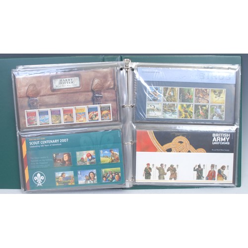 2670 - Stamps - QEII presentation pack collection 2005 - 2008, appears complete