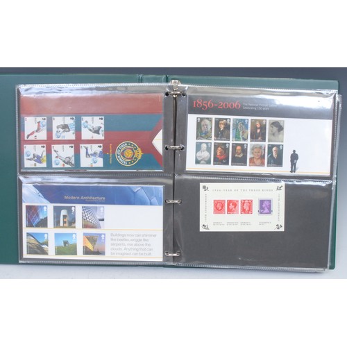 2670 - Stamps - QEII presentation pack collection 2005 - 2008, appears complete