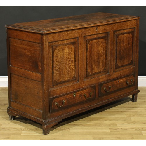 1306 - A George III mahogany crossbanded oak mule chest, hinged top enclosing a till and three small drawer... 