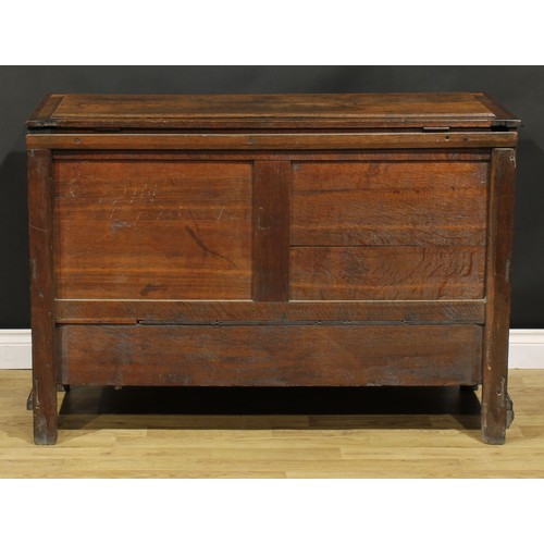 1306 - A George III mahogany crossbanded oak mule chest, hinged top enclosing a till and three small drawer... 