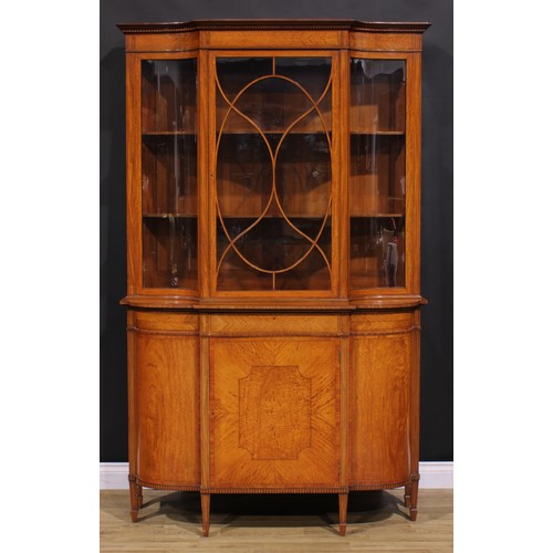 1559 - An Edwardian Sheraton Revival tulipwood and rosewood crossbanded satinwood break-centre display cabi... 