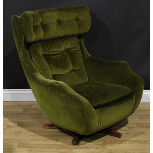 1544 - A Parker Knoll Statesman tilt and swivel lounge chair, stuffed-over upholstery, squab cushion, teak ... 