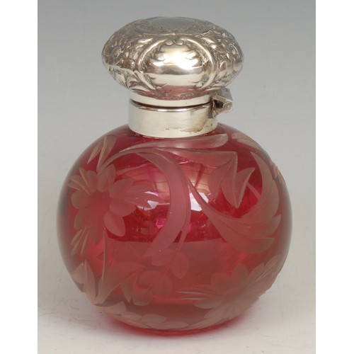 2115 - A late 19th/early 20th century cranberry glass ovoid scent bottle, engraved with foliate trailing le... 