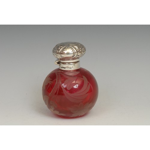 2115 - A late 19th/early 20th century cranberry glass ovoid scent bottle, engraved with foliate trailing le... 