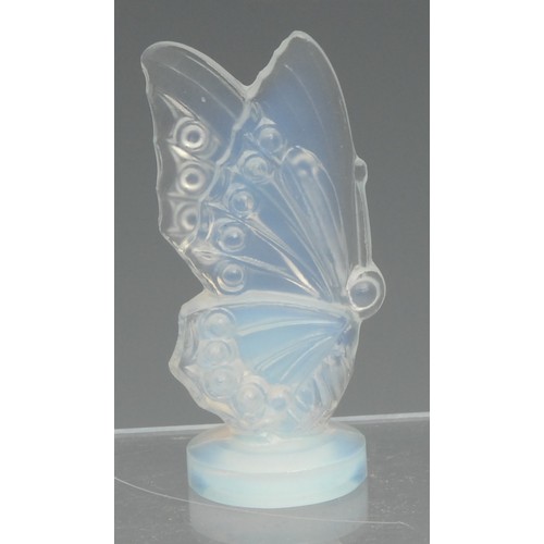 290 - A French Sabino glass opalescent butterfly, 7.5cm