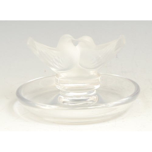 306 - A Lalique Lovebirds ring tray, applied with a pair of frosted glass birds in an embrace, 6cm high, 1... 