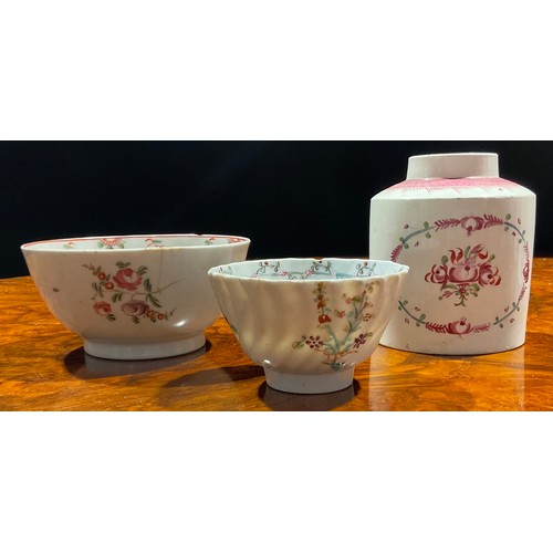 126 - A collection of 18th and 19th century English porcelain, including a Caughley tea bowl, New Hall cup... 