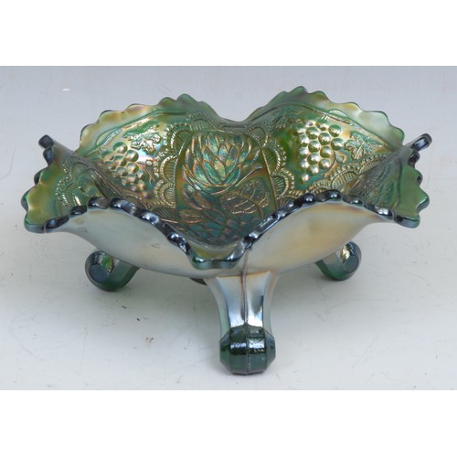 54 - An American Northwood carnival amethyst glass pedestal bon-bon dish, moulded with leafy ferns and co... 