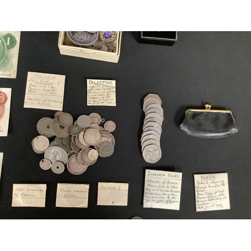 2615 - Coins - British and overseas, a quantity of 19th and 20th century coins and bank notes including Dut... 