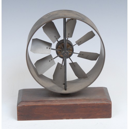 2590 - Mining History - an early 20th century anemometer, by Davis, Derby the housing 11cm diam