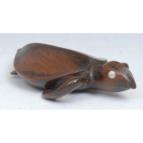 2535 - Tribal Art - a Polynesian hardwood carving, of a turtle, inlaid mother of pearl eyes, 19cm long