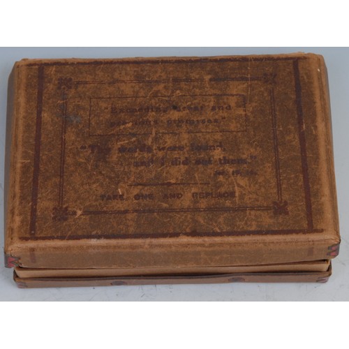 2700 - Ecclesiastica - a 19th/early 20th century travelling private  meditation set, comprising a collectio... 