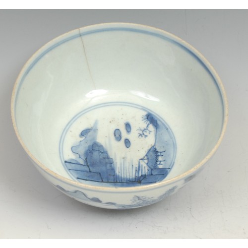 356 - A pair of Chinese circular longevity dishes, 28.5cm diameter, possibly Diana cargo shipwreck, c.1816... 